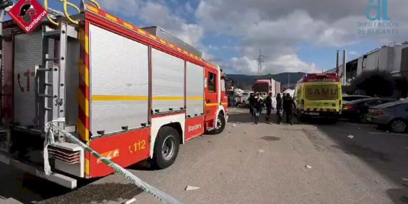 Fallece una persona en una explosión en Pirotecnia Ferrández de Redován