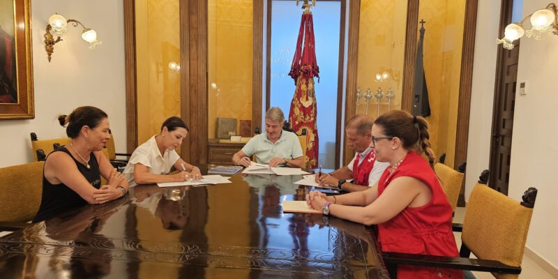 Orihuela, TM y Cruz Roja se unen para apoyar a familias en riesgo de exclusión residencial