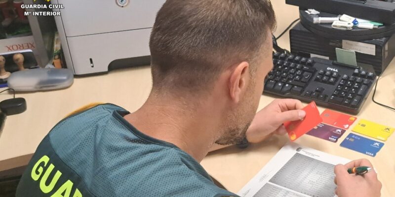 Detienen a un joven por múltiples robos, hurtos y estafas cometidos en Albatera