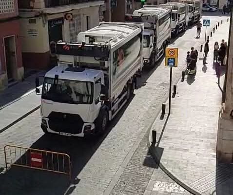 El Ayuntamiento de Orihuela ha licitado la adquisición de nuevos vehículos y maquinaria, destinados al servicio de aseo urbano, con el fin de modernizar y reforzar los recursos municipales que garantizan y mejoren la limpieza viaria y la recogida de residuos