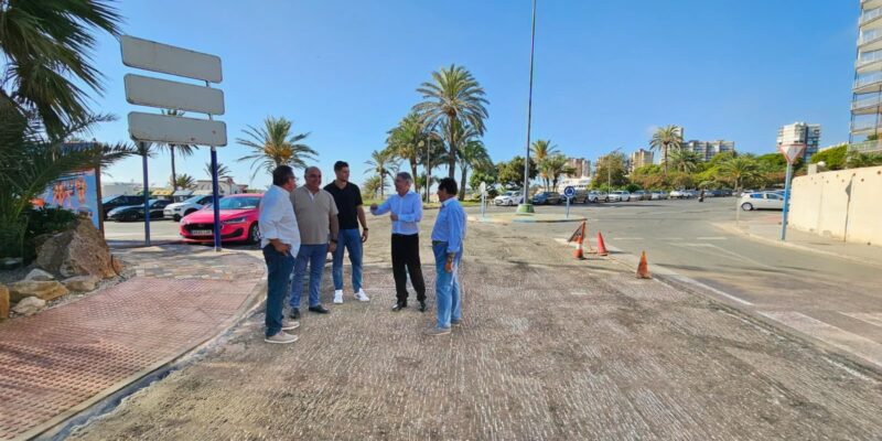 Orihuela inicia los trabajos de asfaltado en la costa con un millón de euros de inversión