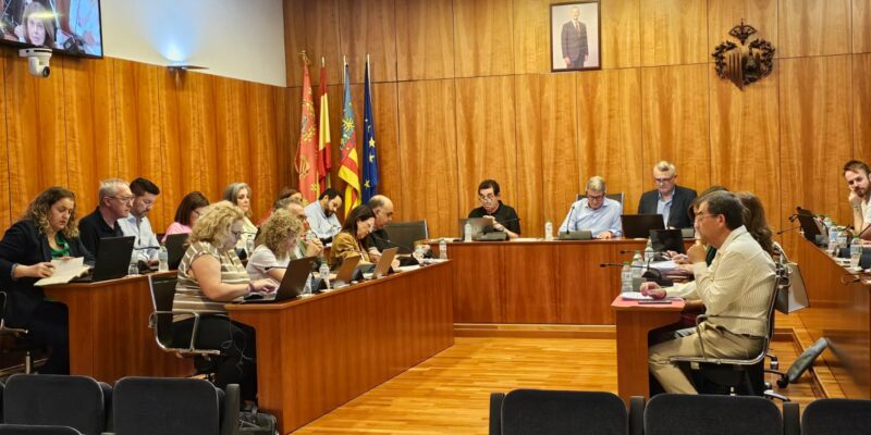 El Ayuntamiento de Orihuela repara una deuda histórica con su plantilla al aprobar definitivamente el Reglamento Regulador de la Carrera Profesional Horizontal que reconoce los derechos del personal municipal