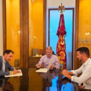 El Ayuntamiento de Orihuela y la Jefatura Provincial de Tráfico de Alicante han firmado un convenio de colaboración que permitirá la implantación en el municipio de un aula informatizada para la realización de los exámenes teóricos de conducción