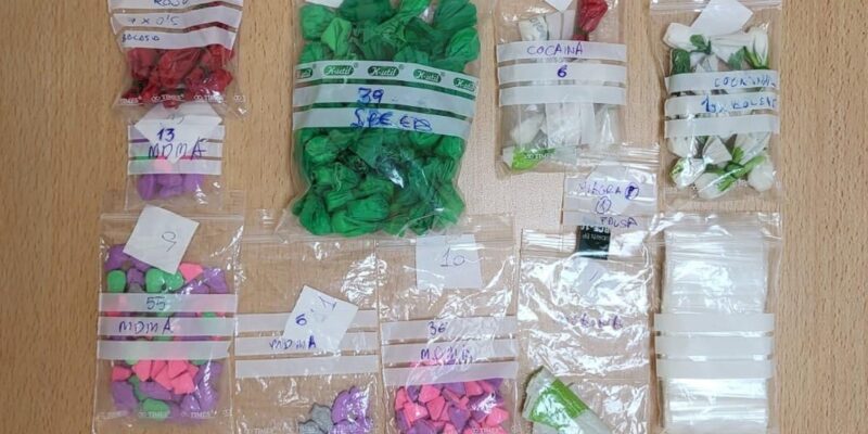 Detienen a un hombre en Bigastro con 180 dosis de diferentes drogas en su vehículo