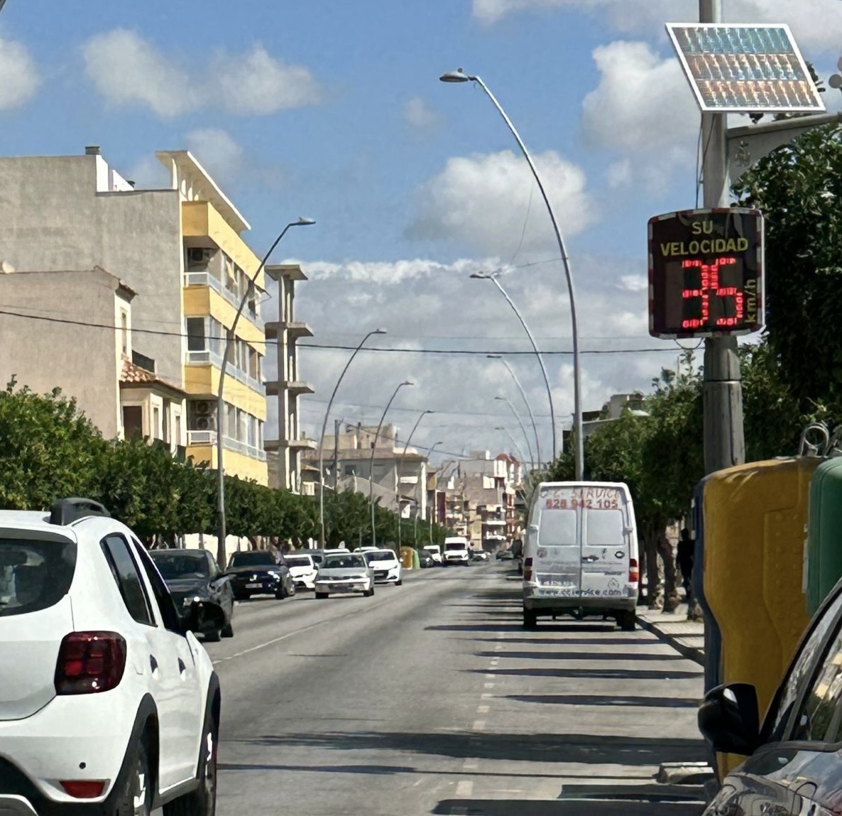 El Ayuntamiento de Almoradí refuerza la seguridad vial con la instalación de seis radares pedagógicos y la adquisición de un radar móvil de última tecnología