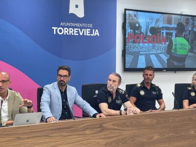  La Policía Local de Torrevieja pone en marcha una nueva patrulla escolar para refuerzo de la atención a menores y centros educativos. Se centrará en reducir el absentismo y prevenir riesgos como el bullying, la violencia Juvenil o las adicciones