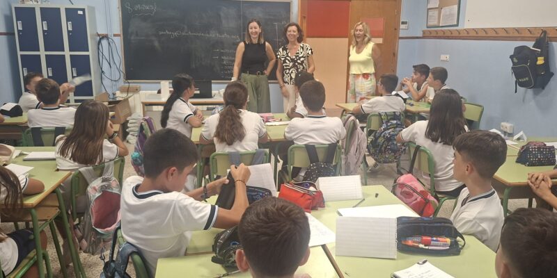 Más de 4.000 escolares inician el curso en Amoradí con mejoras en los centros educativos