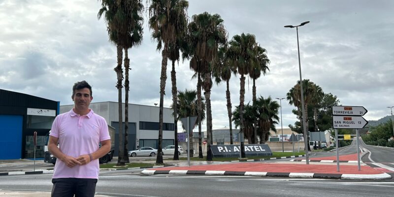 El concejal de Infraestructuras del Ayuntamiento de Bigastro, Antonio Meseguer, ha comunicado la recepción de una subvención de 300.000€, por parte de la Generalitat Valenciana. Una partida que se va a destinar, ha precisado, en mejorar las infraestructuras en el Polígono Industrial Apatel