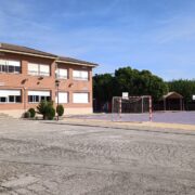 El Ayuntamiento de Orihuela, a través de las concejalías de Educación, Infraestructuras, Residuos Sólidos Urbanos y Limpieza Viaria, y Seguridad Ciudadana, ha puesto en marcha una serie de actuaciones de mantenimiento y mejora en los centros escolares del municipio