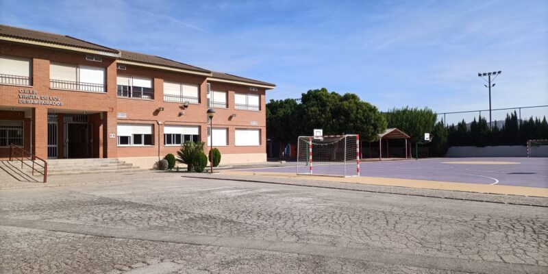 El Ayuntamiento de Orihuela, a través de las concejalías de Educación, Infraestructuras, Residuos Sólidos Urbanos y Limpieza Viaria, y Seguridad Ciudadana, ha puesto en marcha una serie de actuaciones de mantenimiento y mejora en los centros escolares del municipio