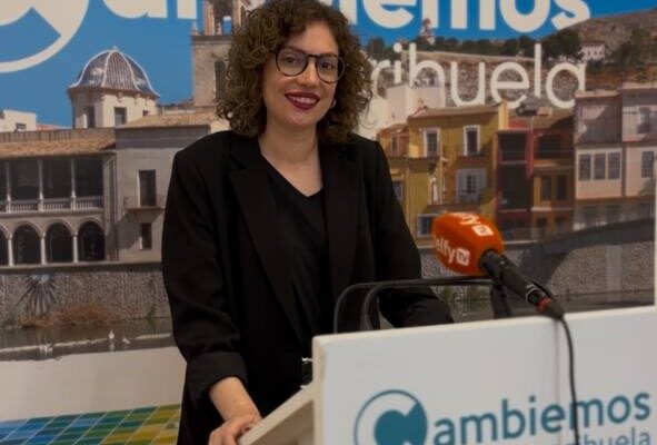 Cambiemos Orihuela, a través del Grupo Parlamentario Plurinacional Compromís-Sumar, ha formulado dos preguntas al Ministerio de Transportes, Movilidad y Agenda Urbana, por el estado de ejecución de la pasarela de Correntías y de la renovación de la flota de trenes en la línea C-1 de Cercanías