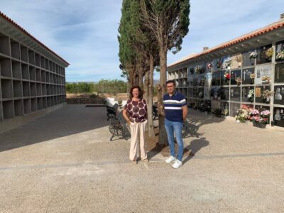 Almoradí amplía y mejora su cementerio municipal con una inversión de 256.000 euros. La actuación incluye 176 nuevos columbarios, una zona cubierta para ceremonias, un osario y la mejora estética del recinto