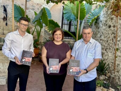 La Concejalía de Cultura de Orihuela ha presentado el primer Catálogo de Fondos de la Casa Museo de Miguel Hernández, un proyecto que ofrece por primera vez una visión global, estructurada y detallada de las piezas que alberga este espacio cultural.