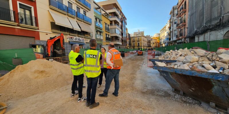 Orihuela asegura la accesibilidad y mejora la evacuación de aguas en las obras del Paseo