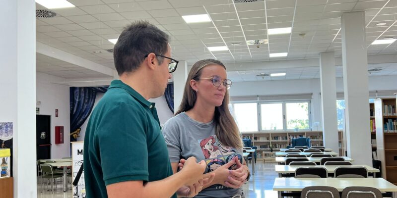 La Biblioteca Municipal de Bigastro ha presentado su programación para el mes de octubre, una agenda “repleta de propuestas para todos los públicos”, tal y como destacó la concejala de Cultura, Alejandra Moya, durante la presentación