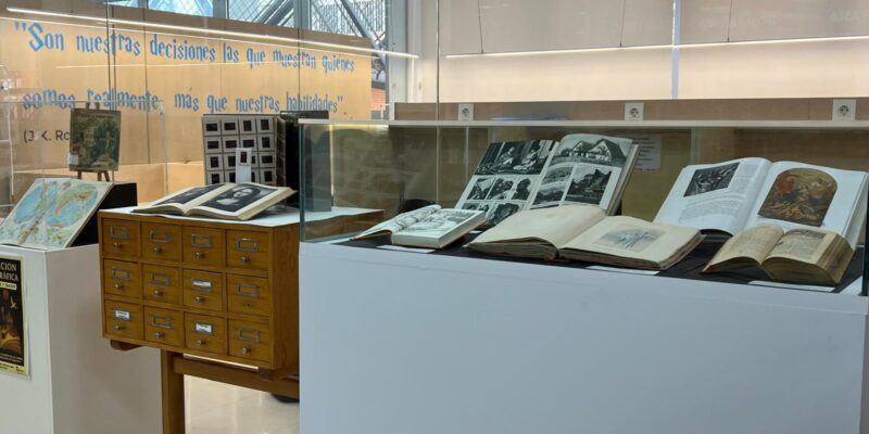 La Biblioteca Municipal de Bigastro ha inaugurado la exposición Entre letras y trazos, una propuesta cultural que podrá visitarse del 2 al 24 de octubre en el horario habitual del centro. La entrada es libre y gratuita