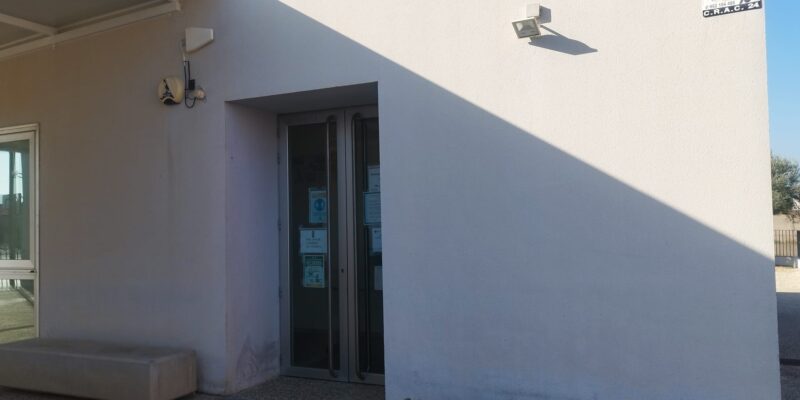 El Grupo Socialista en el Ayuntamiento de Orihuela ha denunciado esta mañana que la pedanía de El Mudamiento ha estado durante los tres meses de verano sin asistencia médica en su consultorio y pide al PP que exija a Consellería que no deje a los consultorios de pedanías sin médico.