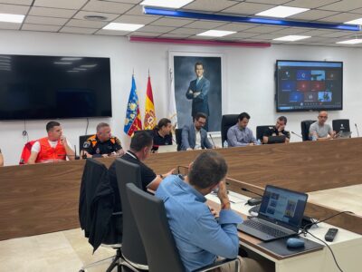 Proyecto Mastral ha anunciado que se prevé que a partir de mediodía comiencen los episodios más graves de la jornada, pudiéndose registrar un total de 180 l/m2 en 12 horas o 60 l/m2 en una hora. El Ayuntamiento de Torrevieja mantendrá el CECOPAL abierto y operativo todo el día