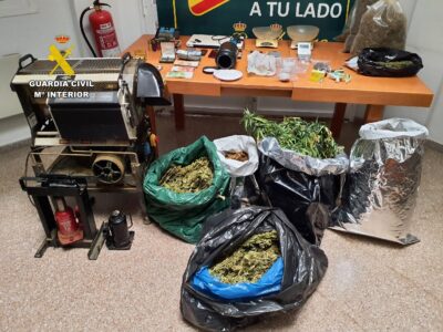 La Guardia Civil desmantela una plantación de marihuana en Los Montesinos