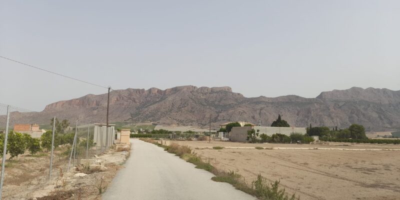 El Ayuntamiento de Orihuela ha sacado a licitación el proyecto de instalación de alumbrado público con tecnología solar en distintos diseminados del término municipal. La actuación, impulsada por la Concejalía de Infraestructuras, tiene un presupuesto de 122.391,50 euros