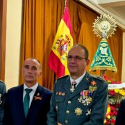 Con motivo de la festividad de la Hispanidad y de Nuestra Señora del Pilar, patrona de la Guardia Civil, la Hermandad de El Prendimiento de Orihuela ha donado un manto bordado en oro a la Virgen del Pilar de la Academia de Cabos y Guardias de la Guardia Civil de Baeza