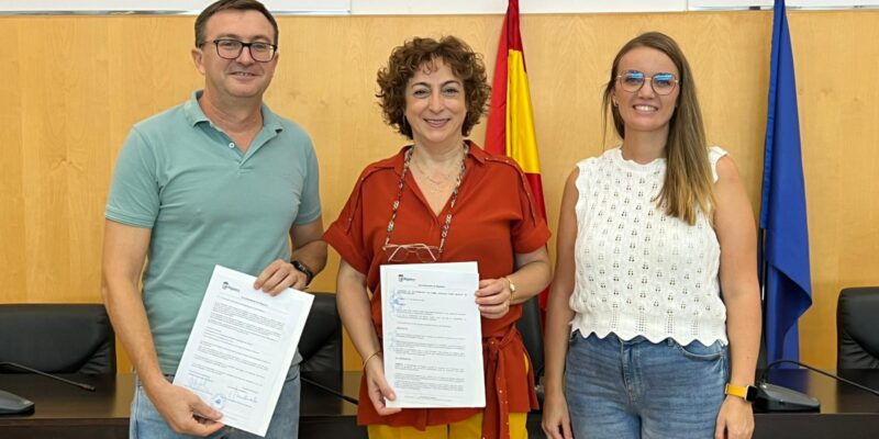 El Ayuntamiento de Bigastro ha firmado la renovación del convenio de colaboración con la Sociedad Unión Musical de Bigastro, reafirmando así su apoyo a una de las entidades más emblemáticas y queridas del municipio