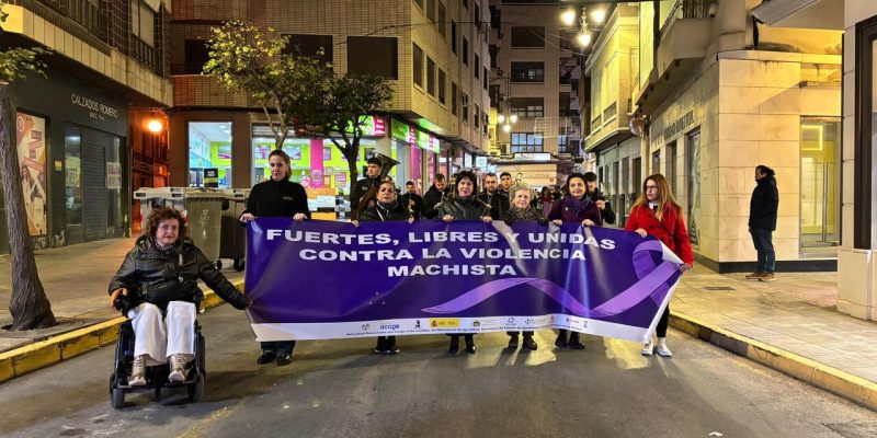 Orihuela se vuelca en la marcha del 25N para defender a las víctimas