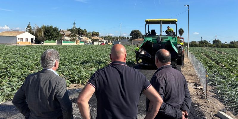 Orihuela culmina el asfaltado de once calles de San Bartolomé