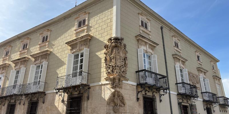 Los empleados municipales de Orihuela verán mejoras en su nómina