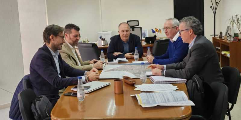 Orihuela ofrece terrenos para construir un nuevo CEIP en la costa