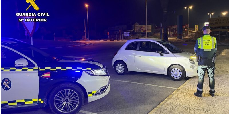 La Guardia Civil investiga a un conductor de 76 años por circular en sentido contrario por la AP-7. Recorrió 17 kilómetros en sentido contrario antes de ser interceptado, se le imputa un delito contra la seguridad vial por conducción temeraria