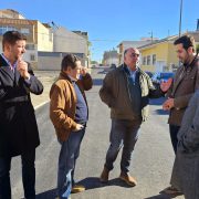 El Ayuntamiento oriolano ha iniciado en La Murada una primera fase del plan municipal de asfaltado que contempla la mejora de 14 calles, con una inversión de 100.000 euros, dando respuesta a una demanda histórica de los vecinos