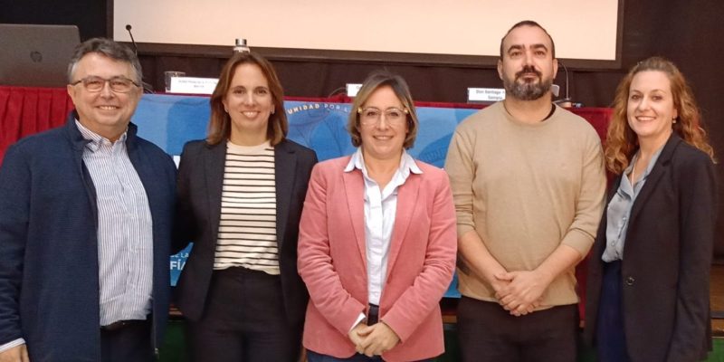 En el Foro organizado por la Asociación "Nueva Acrópolis" de Alicante, el profesor Arroyo Serrano plantea un itinerario oriolano donde filosofía, arte y poesía se funden en un mismo espíritu del Mare Nostrum
