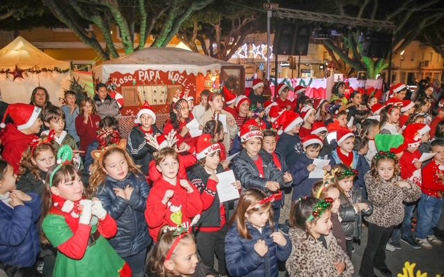 Almoradí celebra una multitudinaria Feria de Navidad