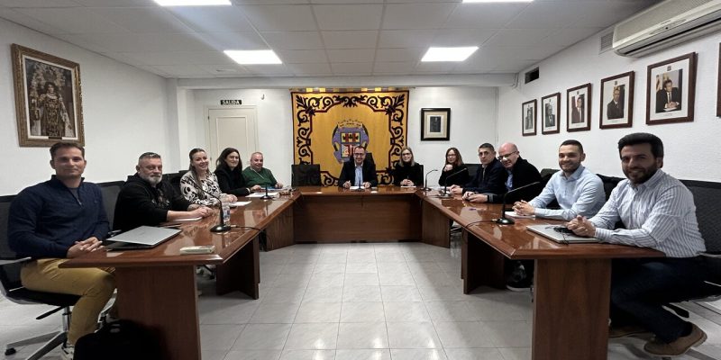 El Pleno del Ayuntamiento de Cox ha aprobado este 22 de diciembre los Presupuestos Municipales de 2026, que alcanzan los 5.984.480 euros y refuerzan una gestión basada en la estabilidad, el rigor y la responsabilidad.