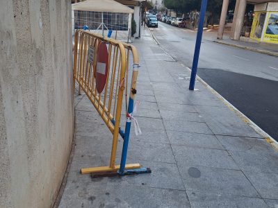 'Orihuela sin Barreras' critica la presencia de vallas sobre las aceras