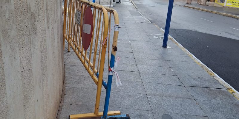 'Orihuela sin Barreras' critica la presencia de vallas sobre las aceras