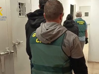 Detienen en Torrevieja a una pareja por 49 estafas y 4 ursurpaciones de identidad
