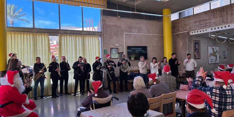 La Residencia de la Tercera Edad de Orihuela vive ya la Navidad