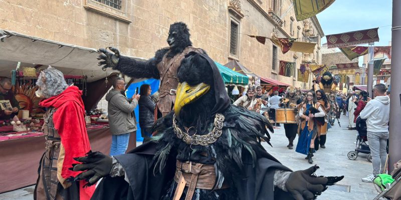 Orihuela vuelve al Medievo con la apertura del Mercado Medieval