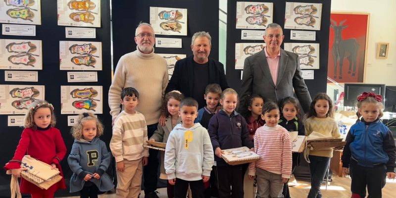 Orihuela entrega los premios del Certamen Escolar 'Las Abarcas Desiertas'