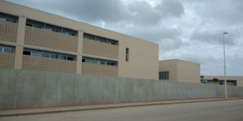 Cambiemos Orihuela denuncia que el CEIP Playas de Orihuela continúa sin calefacción porque sigue sin suministro de gas, lo que impide que la caldera del centro pueda funcionar con normalidad