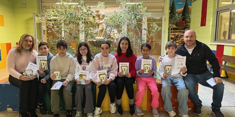 Almoradí fomenta la cultura de la paz en las aulas con una baraja educativa