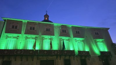 La Concejalía de Sanidad de Orihuela, ha adjudicado el contrato que permite poner en marcha un programa anual de iluminación de la fachada del Ayuntamiento destinado a dar visibilidad pública a las principales causas sociales y sanitarias