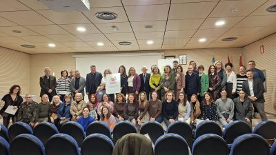 La UA instala ilustraciones de Alba Granero en tres centros de salud del departamento de Torrevieja
