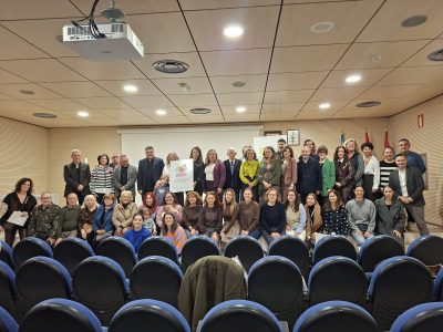 La UA instala ilustraciones de Alba Granero en tres centros de salud del departamento de Torrevieja