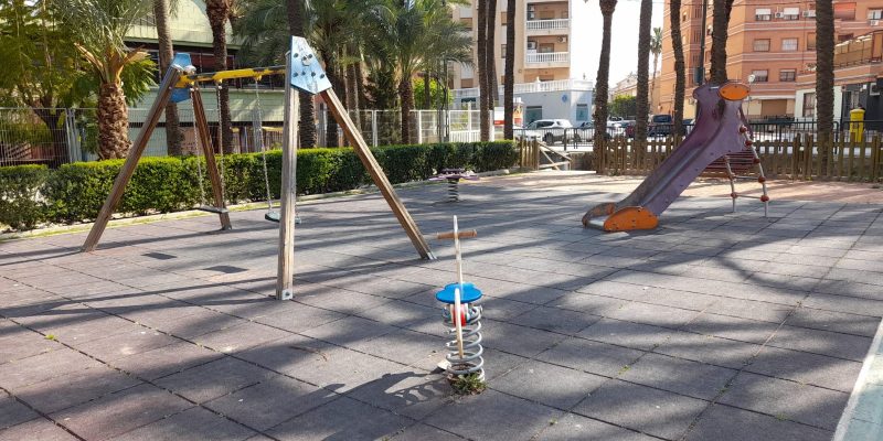 Orihuela licita la renovación de sus parques infantiles