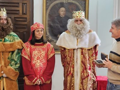 Orihuela entrega las llaves de la ciudad a los Reyes Magos