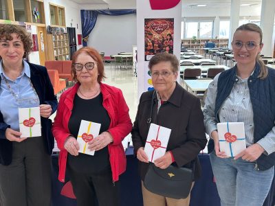 La Biblioteca Municipal de Bigastro acoge, por quinto año consecutivo, la iniciativa ‘Cita a ciegas con un libro’, una propuesta cultural consolidada en el municipio con motivo del Día del Amor y que busca fomentar la lectura de una forma original