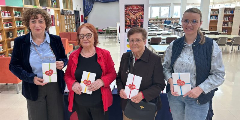 La Biblioteca Municipal de Bigastro acoge, por quinto año consecutivo, la iniciativa ‘Cita a ciegas con un libro’, una propuesta cultural consolidada en el municipio con motivo del Día del Amor y que busca fomentar la lectura de una forma original
